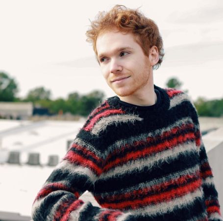 Chase Goehring is single in 2021.